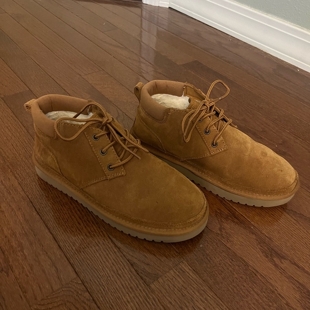 Kookaburra By Ugg. Size 7. Color is Chestnut.